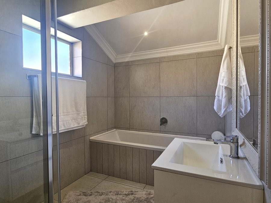 5 Bedroom Property for Sale in Ferreira Town Eastern Cape